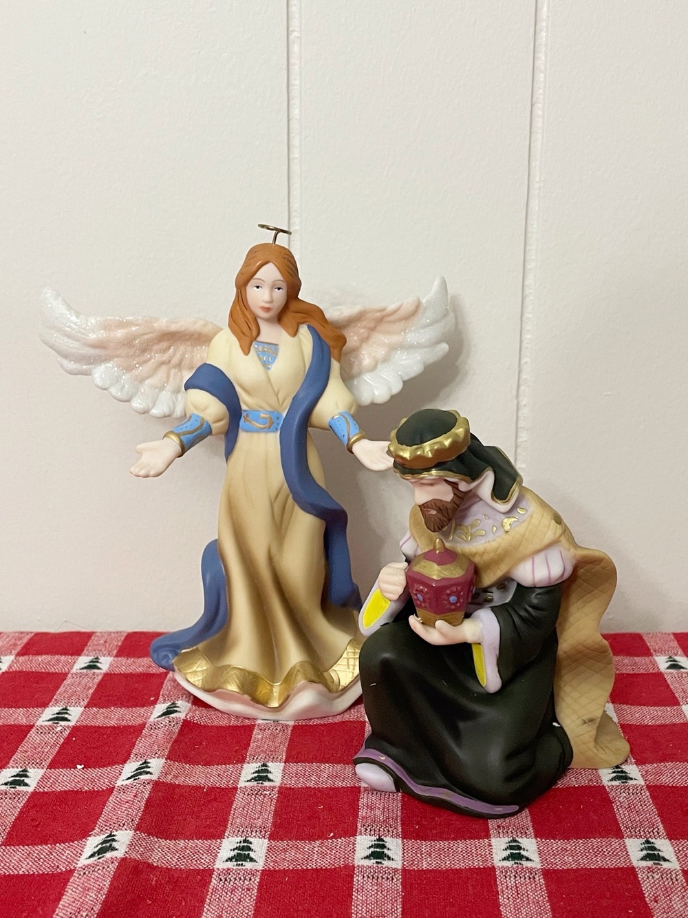 Thomas Kinkade Hawthorne Village Angel and King Figures